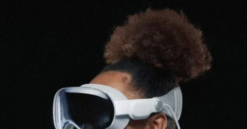 Apple’s Smart Glasses Strategy: Why the Future Lies in Simplicity and Style