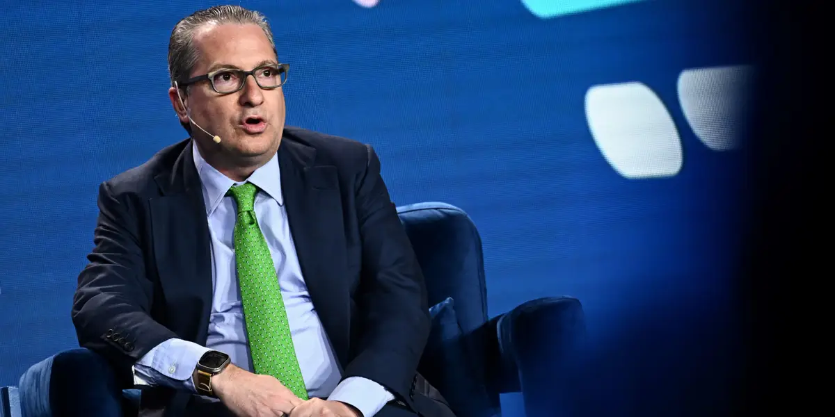 The Costly AI Race: Why Big Tech Is Stuck in a “Prisoner’s Dilemma”