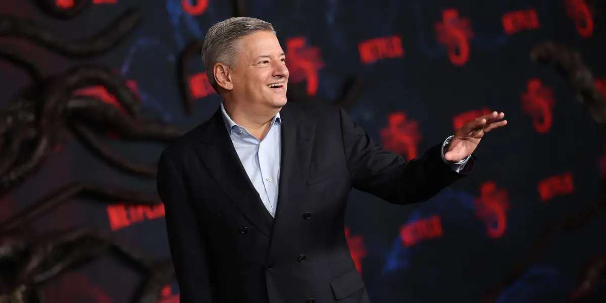 Netflix’s Big Bet on Video Podcasts: Taking on YouTube’s Dominance in 2026